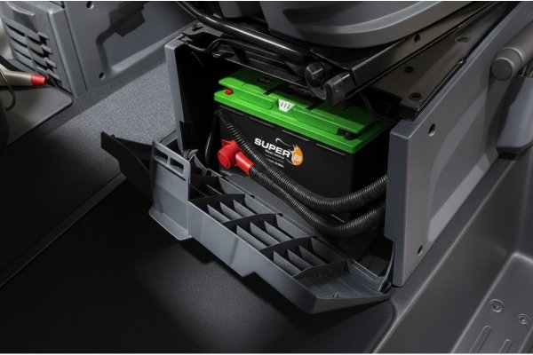 Super B Lithium accu die onder de stoel passen.